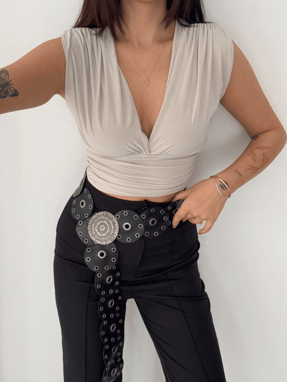 Kadın Vatkalı Kolsuz V Yaka Drapeli Crop Bluz Likralı Fit - Boyalı Gri