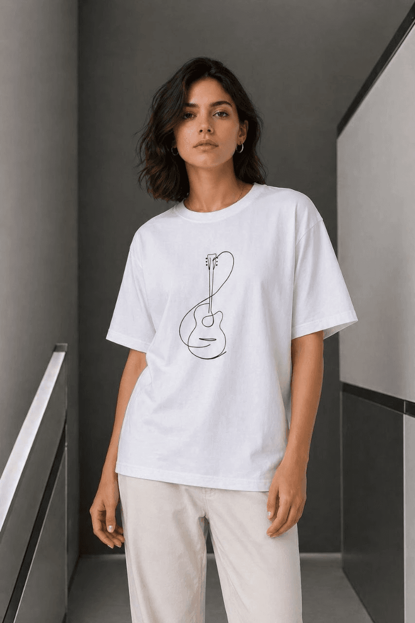 Kadın Minimal Gitar Baskılı Tişört T-Shirt Yazlık Kısa Kol Bisiklet Yaka T-Shirt - Beyaz
