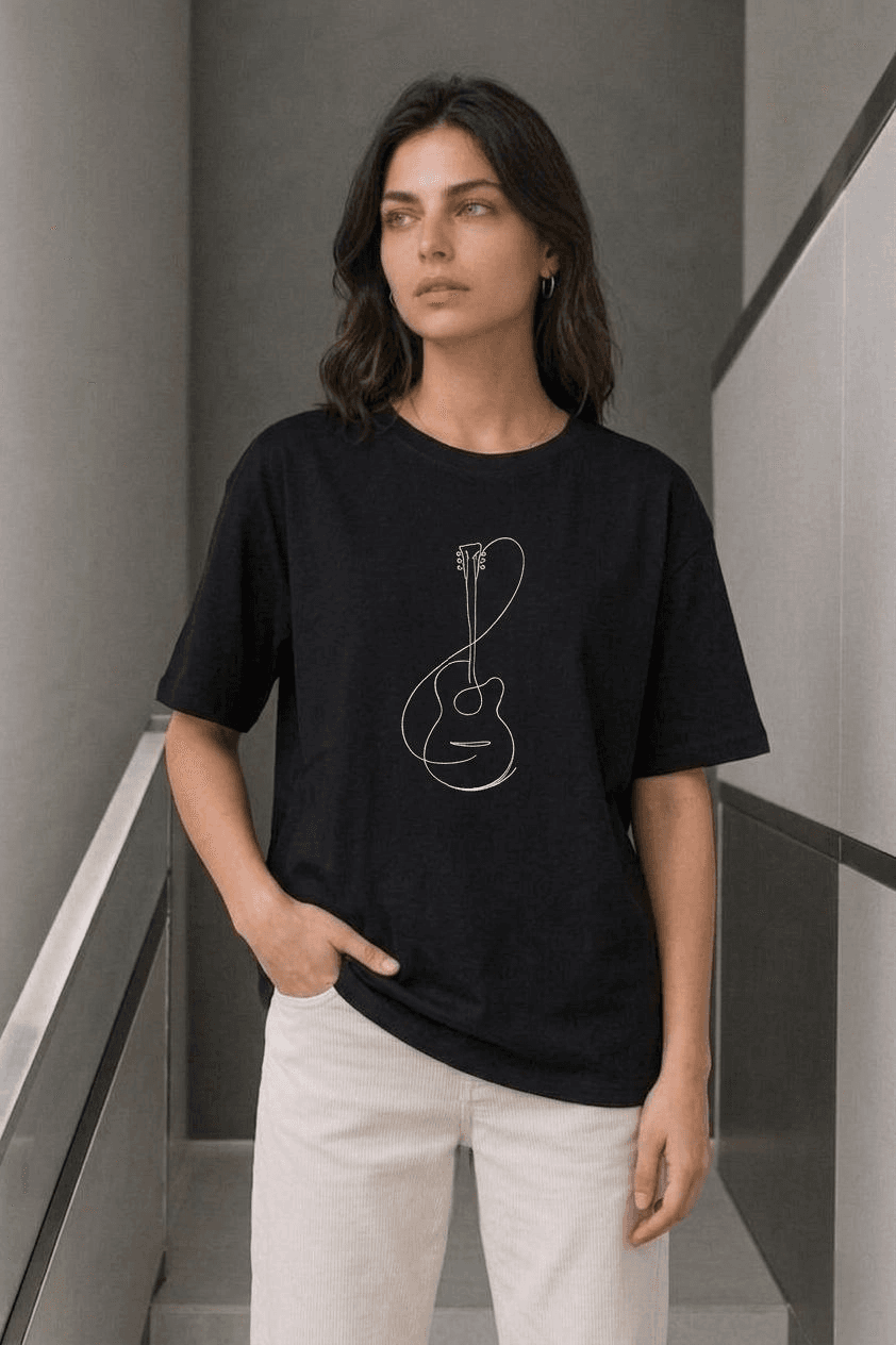 Kadın Minimal Gitar Baskılı Tişört T-Shirt Yazlık Kısa Kol Bisiklet Yaka T-Shirt - Siyah — görsel 1 / 3