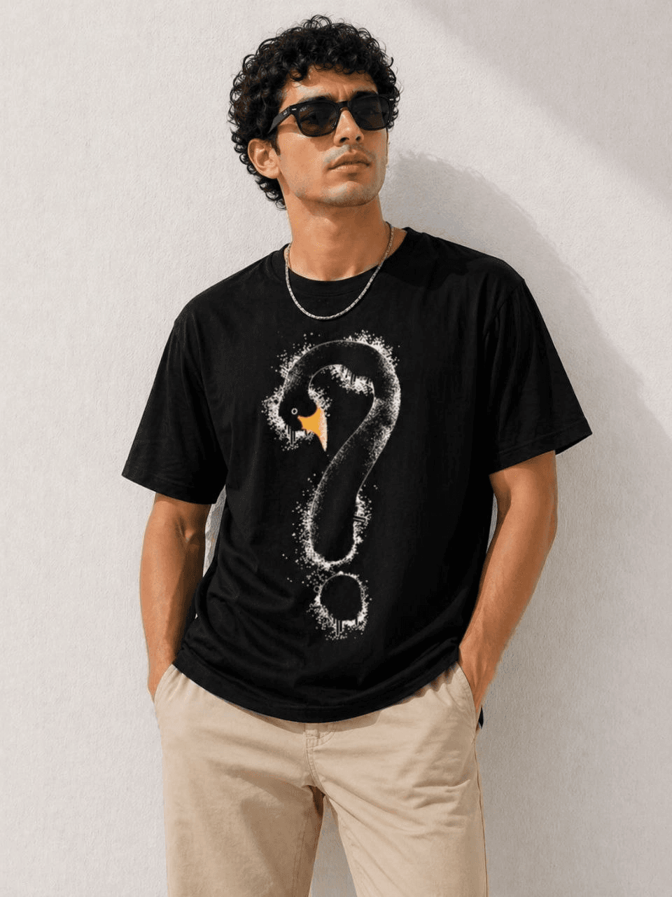Erkek Kuğu Figürlü Soru İşareti Baskılı Tişört Kısa Kol T-Shirt - Siyah — görsel 1 / 2