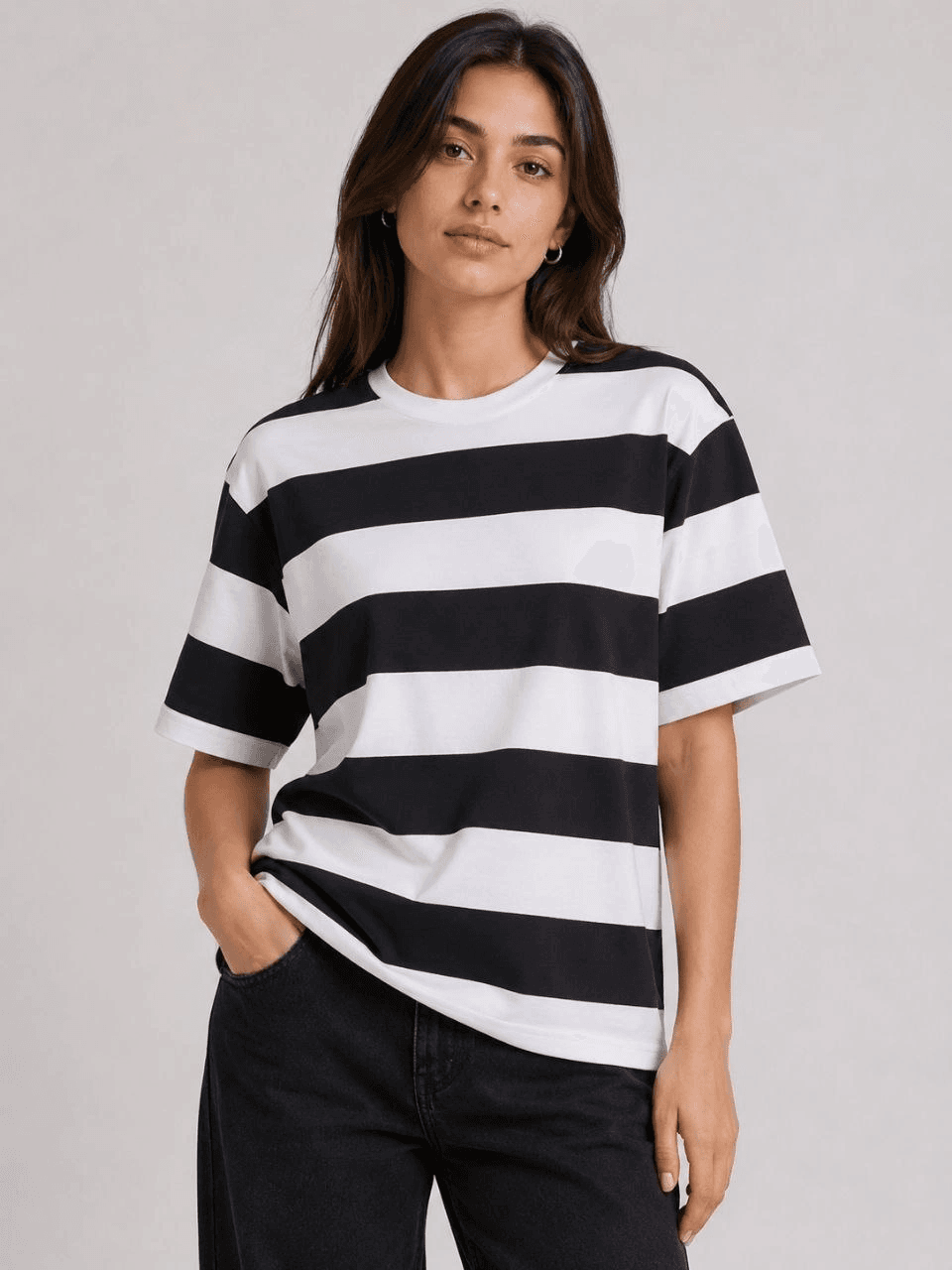Kadın Çizgili Oversize Tişört Bisiklet Yaka Kısa Kol Yazlık T-Shirt - Siyah — görsel 1 / 3