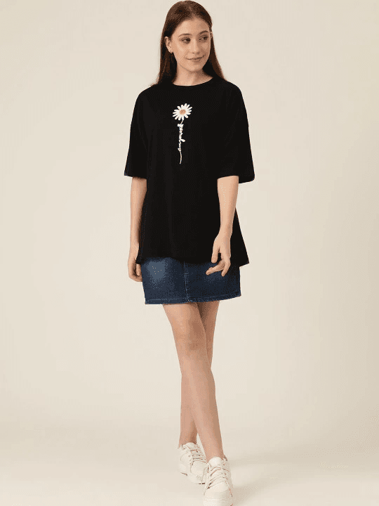 Kadın Papatya Baskılı T-Shirt Kısa Kol Bisiklet Yaka Oversize Tişört - Siyah — görsel 1 / 5