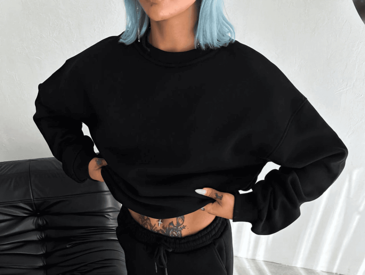 Kadın Bisiklet Yaka 3 İplik Pamuklu Basic SweatShirt - Siyah — görsel 1 / 5