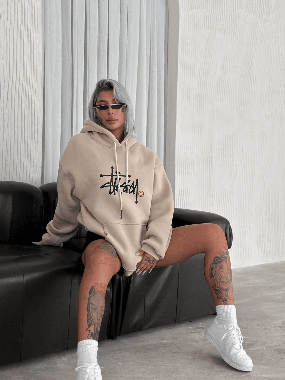 Kadın Oversize Kapüşonlu Cepli Baskılı 3 İplik Pamuklu Hoodie Sweatshirt - Bej