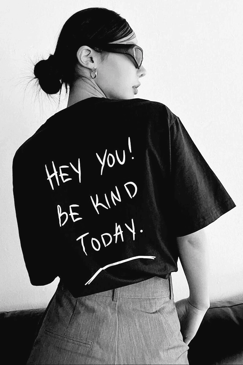 Kadın Baskılı T-Shirt Kısa Kol Bisiklet Yaka Oversize Rahat Kalıp Tişört T-Shirt - Siyah — görsel 1 / 4
