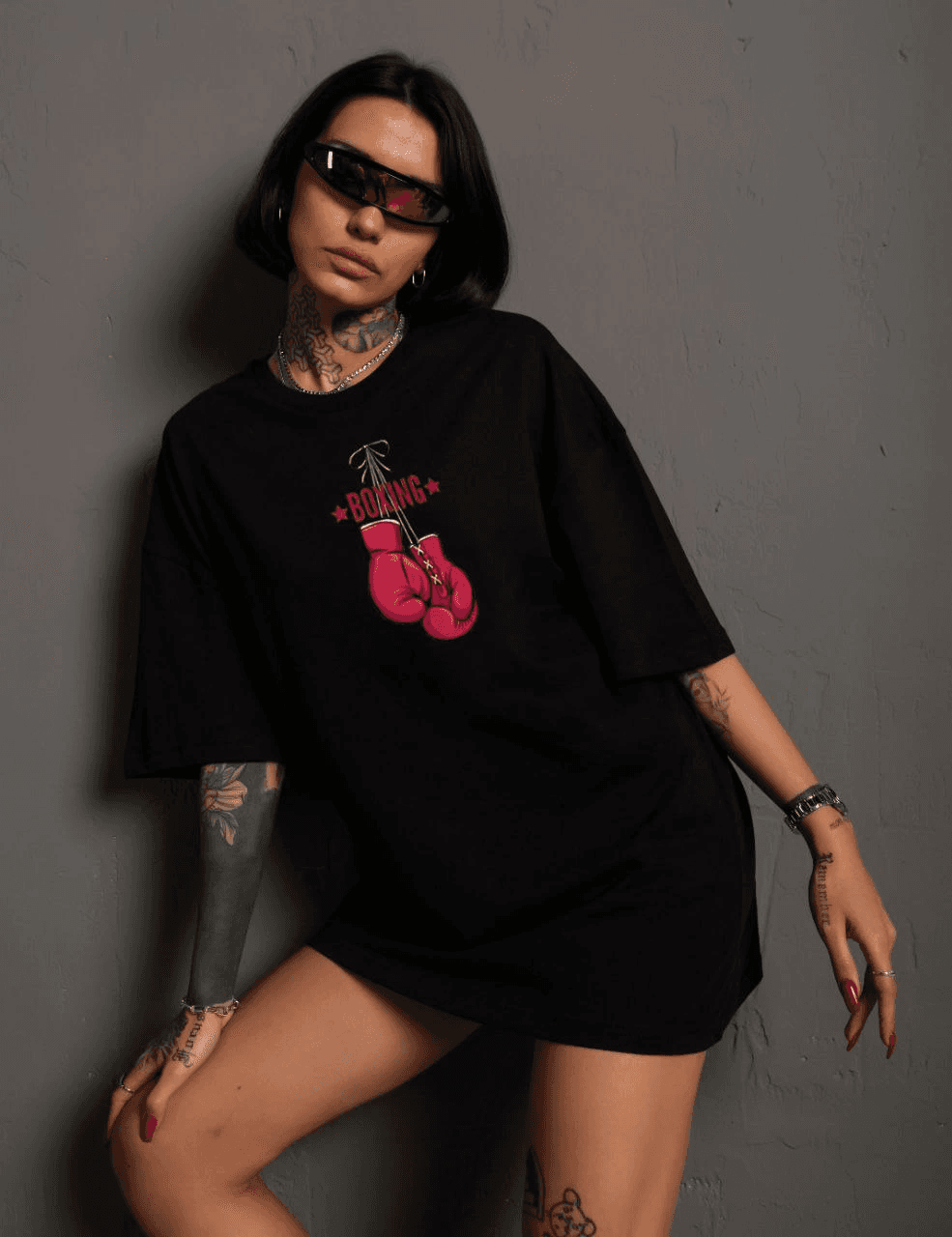 Kadın Kısa Kol Tişört Bisiklet Yaka Boxy Eldiven Baskılı T-Shirt - Siyah
