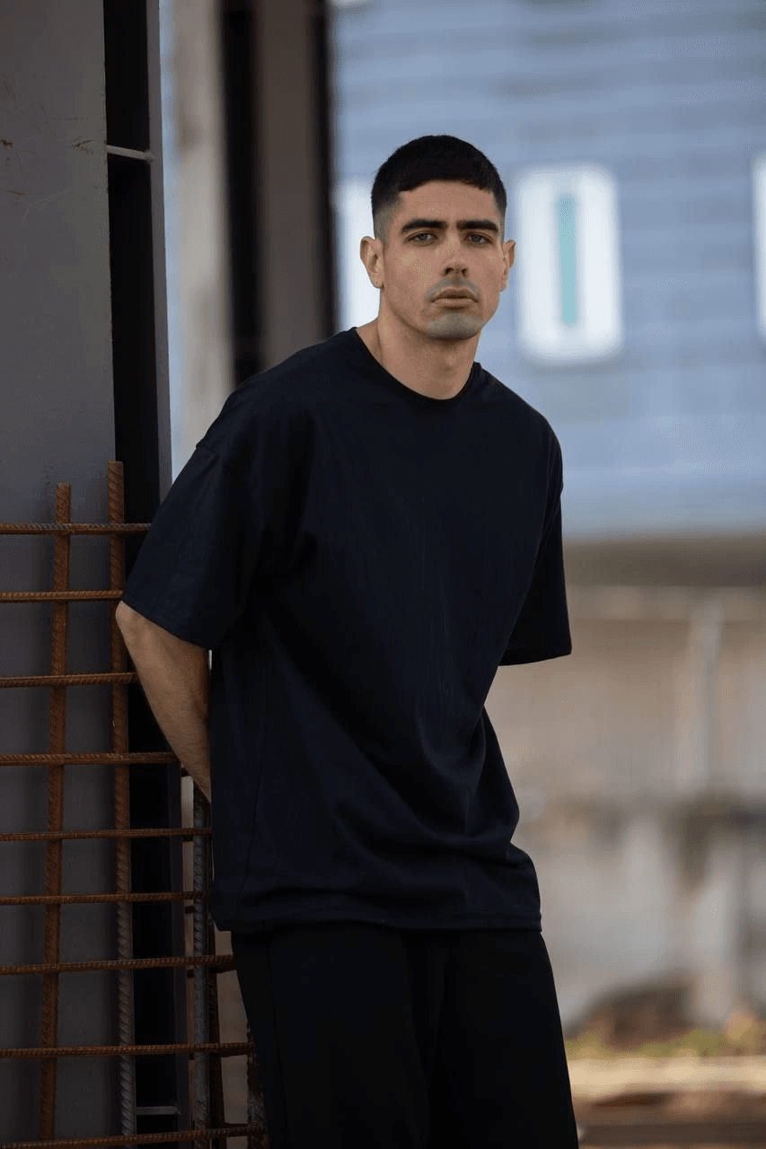 Erkek Düz T-Shirt Kısa Kol Bisiklet Yaka Regular Fit Rahat Kalıp Günlük Tişört - Siyah — görsel 1 / 4