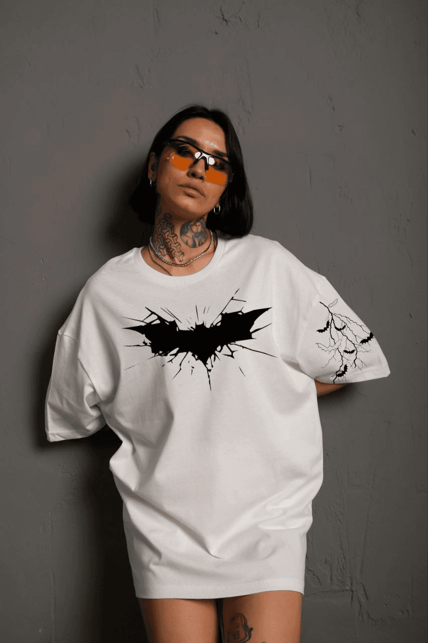 Kadın Bisiklet yaka tişort Ön ve Kol Yarasa Baskılı T-shirt - Beyaz