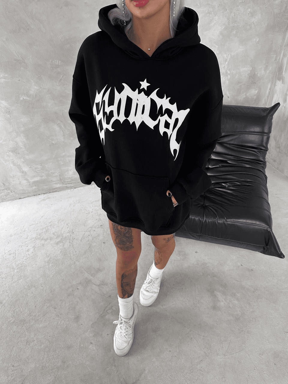 Kadın Oversize Kapüşonlu Cepli Baskılı 3 İplik Pamuklu Hoodie Sweatshirt - Siyah
