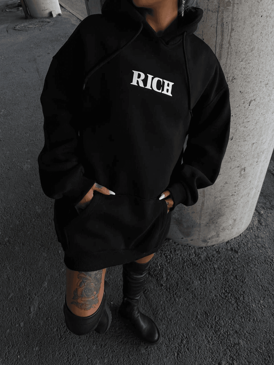Kadın Kapüşonlu Kanguru Cepli Sweatshirt 3 İplik Pamuklu Baskılı Hoodie - Siyah