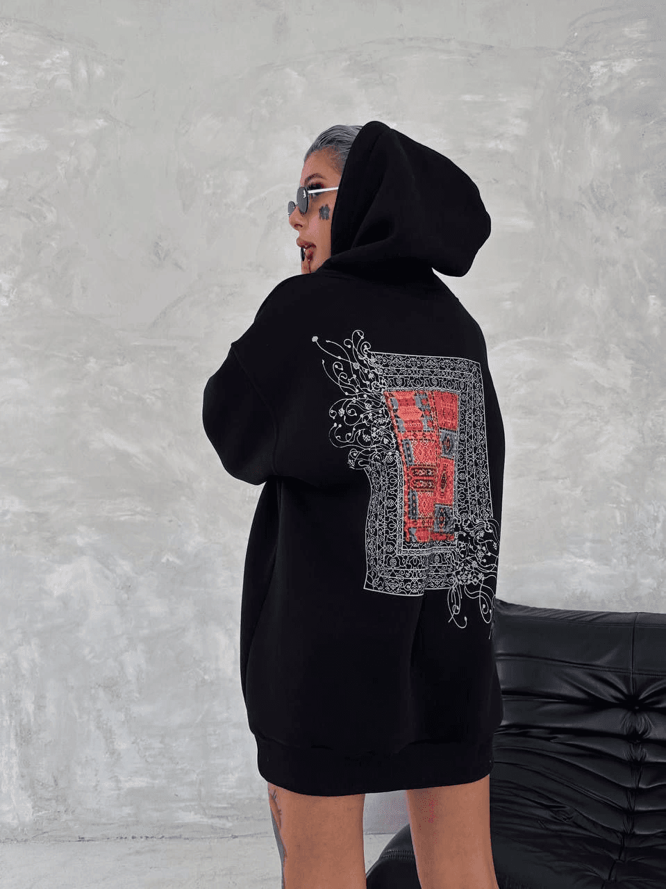 Kadın Kapüşonlu Kanguru Cepli Sweatshirt 3 İplik Pamuklu Baskılı Hoodie - Siyah