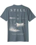 ArvoCulture marka, mavi, pamuklu, oversize tişört. Sırtında "STILL" yazısı ve gölde kürek çekilen bir sandal illüstrasyonu.